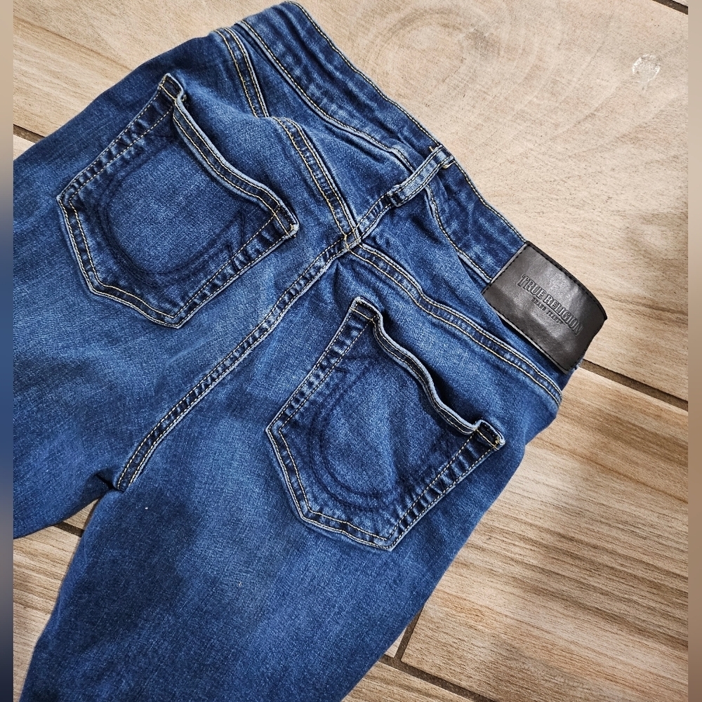 True Religion Brenna Relaxed Mid Rise Denim Shorts Women 25 Blue Raw Hem Distres - Picture 2 of 11